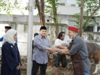 Wali Kota Makassar Salurkan Daging Kurban untuk Petugas Kebersihan