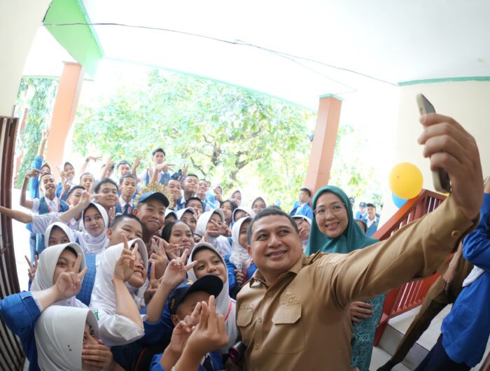 Tepati Janji, Munafri-Aliyah Mulai Distribusi Seragam Sekolah Gratis untuk Siswa Baru di Makassar
