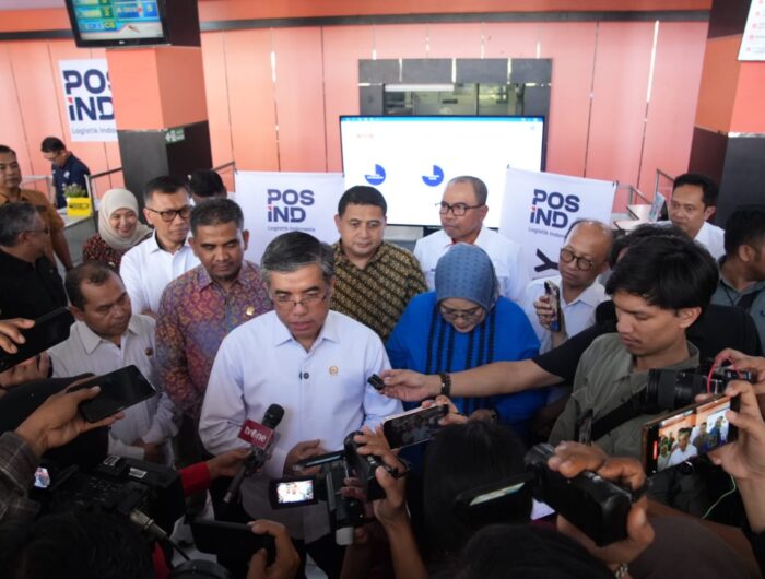 Munafri-Aliyah Dampingi Menaker RI Tinjau Penyaluran BSU 2025 di Makassar