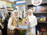 Booth Dekranasda Makassar Paling Diminati, Demo Kerajinan Langsung Tarik Minat Pengunjung