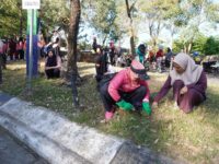 Ketua TP PKK Makassar Tanam Bougenville dan Biopori di Anjungan Losari