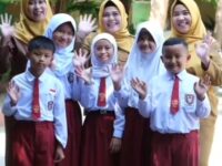 Seragam Gratis Dorong UMKM, Siswa dan Orang Tua Antusias