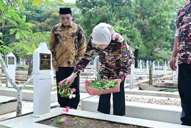 Ziarah Hormat Penuh Makna Jelang HUT RI Ke 80, Aliyah Mustika Ilham Pimpin Ziarah TMP Bersama FKPPI