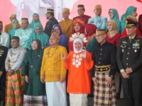 Wali Kota Munafri Pimpin Penurunan Bendera, Tampil dengan Pakaian Adat Toraja