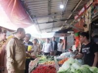 Wali Kota Makassar Sidak Pasar Pabaeng-baeng, Pastikan Harga Stabil dan Kebersihan Terjaga