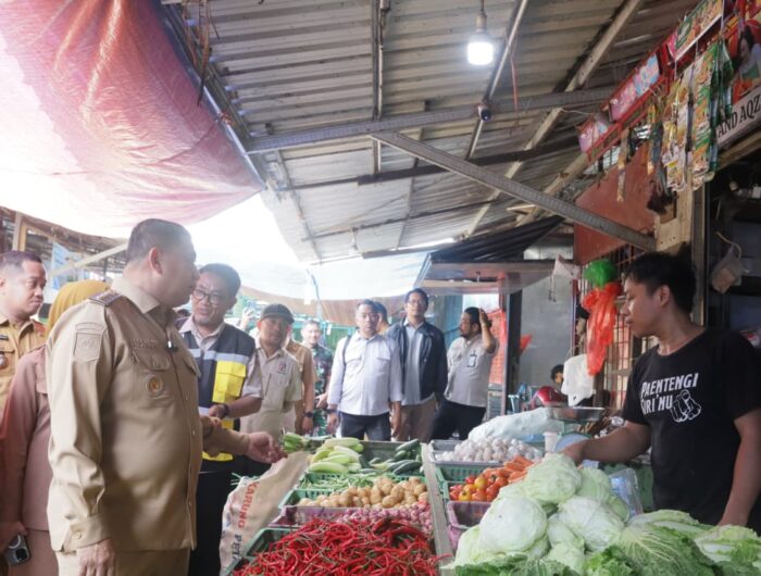 Wali Kota Makassar Sidak Pasar Pabaeng-baeng, Pastikan Harga Stabil dan Kebersihan Terjaga