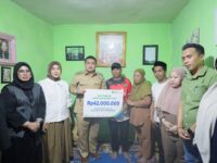 Pemkot Makassar Serahkan Santunan kepada Keluarga Ojol Korban Kericuhan