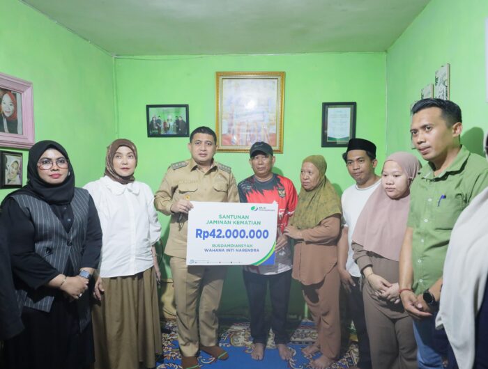 Pemkot Makassar Serahkan Santunan kepada Keluarga Ojol Korban Kericuhan