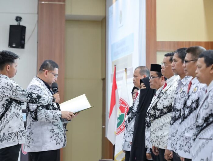 Pesan Munafri di Pengukuhan PGRI: Guru Harus Menjadi Teladan