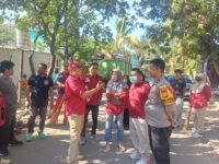 Sekcam Mamajang serta jajarannya turun langsung ke lokasi untuk melakukan penertiban serta pembongkaran lapak Pedagang Kaki Lima (PKL)